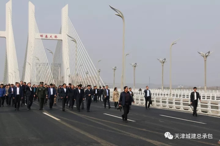 二分公司珲春大桥建设项目举行通车仪式